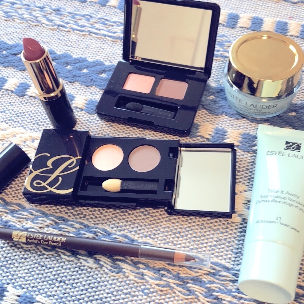 ESTEE LAUDER MAKEUP/SKINCARE SET